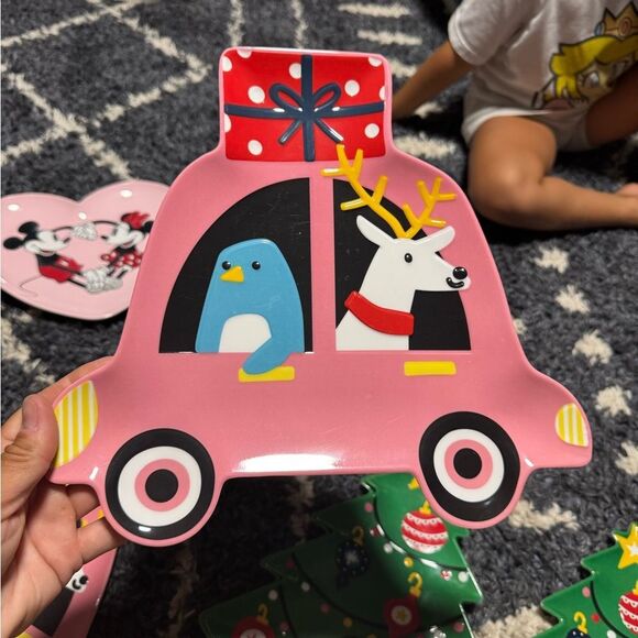 Bundle of 9 Melamine Plates - Picture 7 of 12